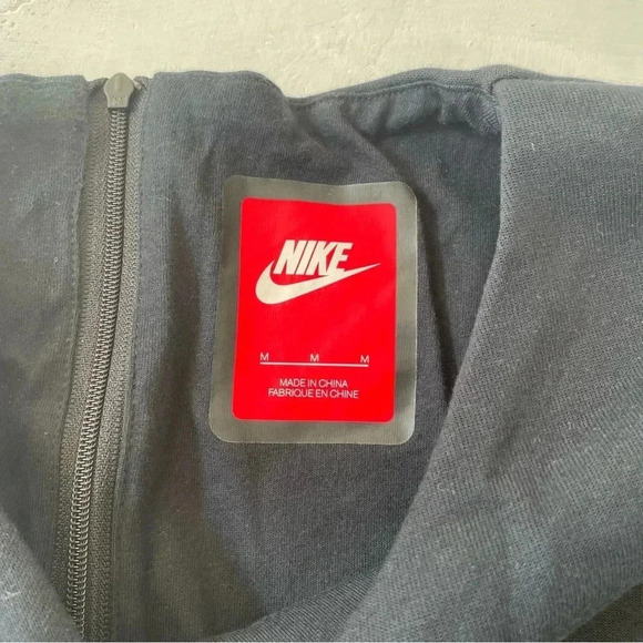 Nike NSW Tech Fleece Pullover Crew Sweatshirt Black Women's Size M NWT - Picture 3 of 10